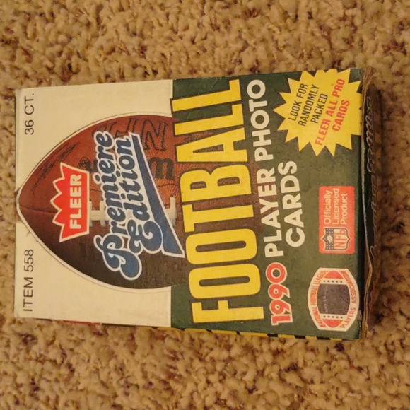 1990 Fleer Football Card Packs - Picture 1 of 2